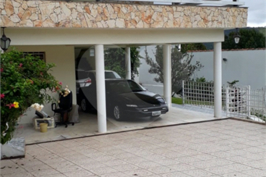 Casa à venda com 3 suítes no condomínio Gleba II, Mairiporã - SP
