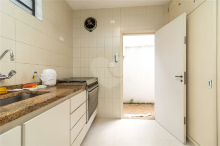 Casa à venda com 4 quartos, sendo 1 suíte, em Jardim Novo Mundo, São Paulo, SP