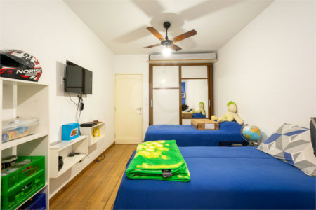 Casa à venda com 4 quartos, sendo 1 suíte, em Santo Amaro, São Paulo, SP