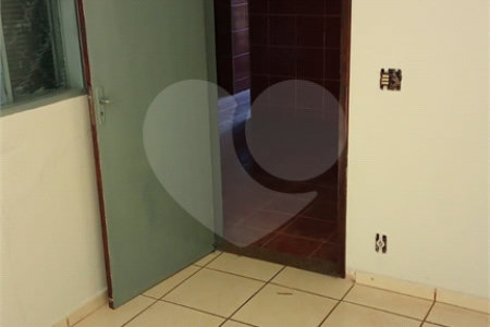 Linda Casa muito bem localizado na rua três na cidade de Rio Claro