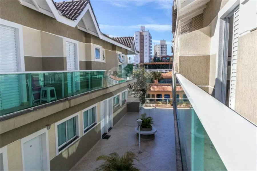 Casa à venda com 3 quartos, sendo 1 suíte, no condomínio Rafaela I, São Paulo - SP