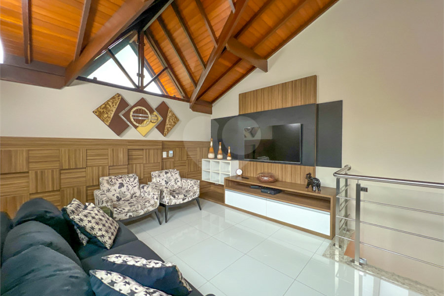 Casa à venda com 4 quartos, sendo 2 suítes,  no condomínio Floradas da Serra, São Paulo - SP