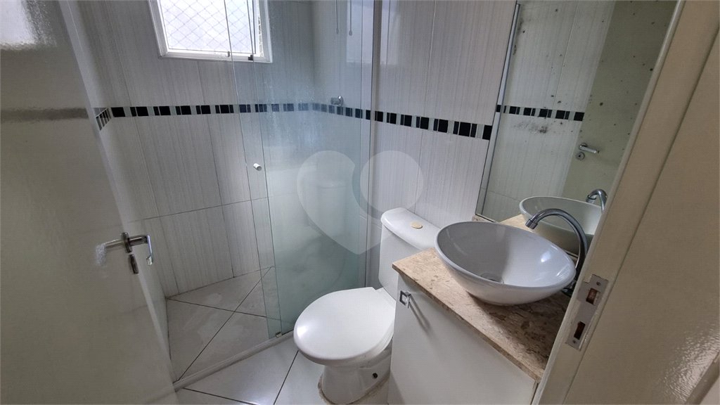 Casa à venda com 3 quartos, sendo 1 suíte,  no condomínio Rafaela I, São Paulo - SP