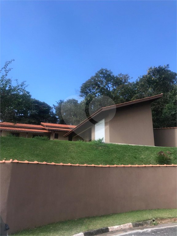 Casa à venda com 3 quartos, sendo 1 suíte,  no condomínio Marf II, Bom Jesus dos Perdões - SP