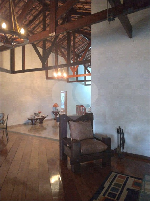 Casa à venda com 4 quartos, sendo 3 suítes,  em Vila Áurea, Poá, SP