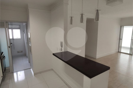 Apartamento à venda ou para alugar com 3 quartos, sendo 1 suíte,  em Parque Reboucas, São Paulo, SP