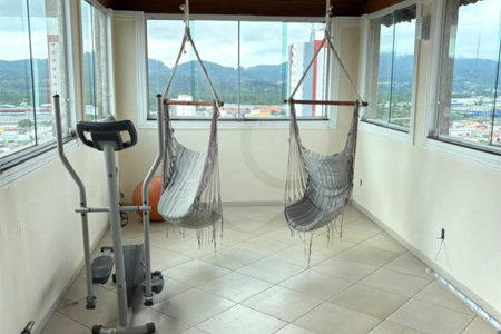 Casa à venda com 4 suítes em Vila Lavínia, Mogi das Cruzes, SP