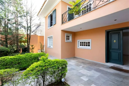 Casa à venda com 4 suítes em Jardim Leonor, São Paulo, SP
