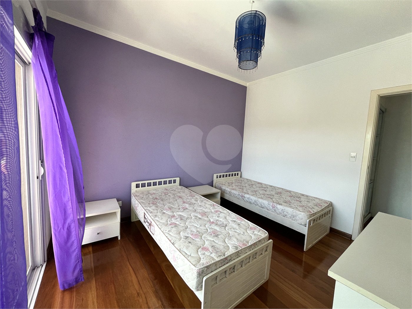 Casa à venda com 5 quartos, sendo 3 suítes,  no condomínio Village Saint Charbel, Araçoiaba da Serra - SP