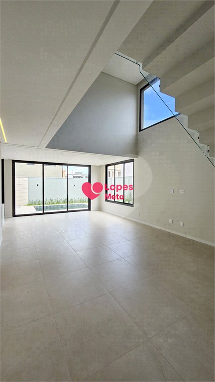 Casa à venda com 4 quartos, sendo 2 suítes, no condomínio Reserva Aruanã, São José dos Campos - SP