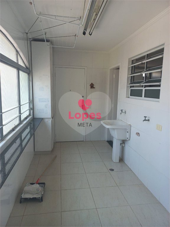 Apartamento à venda com 4 quartos, sendo 2 suítes,  em Vila Adyana, São José dos Campos, SP