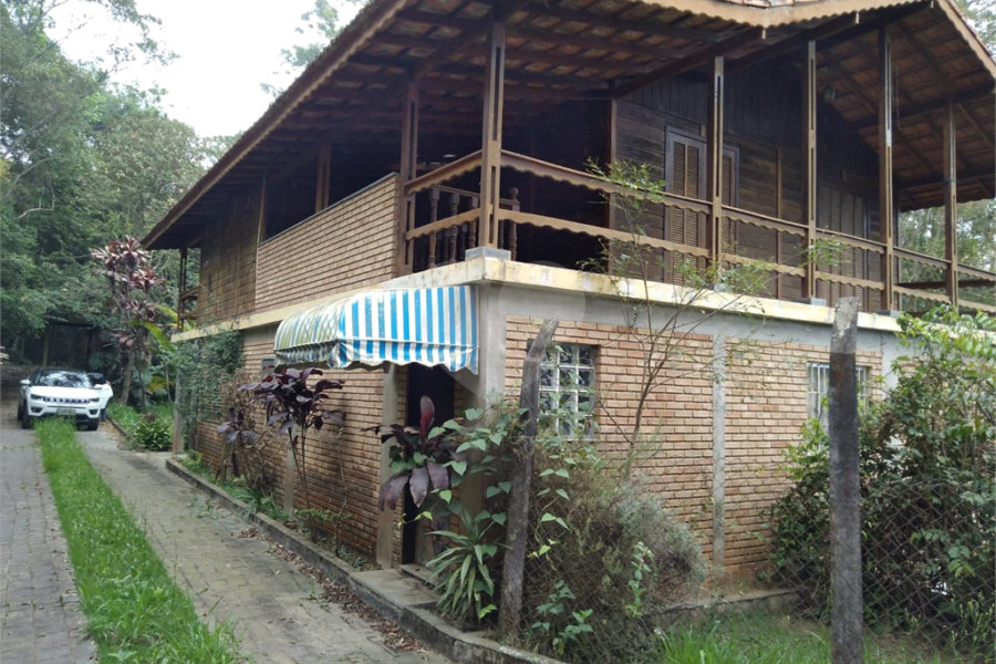 Casa à venda com 5 quartos, sendo 1 suíte, em Mantiqueira, Mairiporã, SP