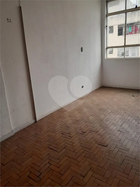 Kitnet Compacta na Liberdade – 33m² | Portaria 24h | Aceita Pets