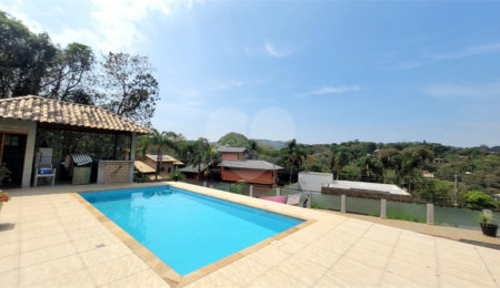 Casa à venda com 3 quartos, sendo 1 suíte,  no condomínio Associação Reserva das Hortênsias, Mairiporã - SP
