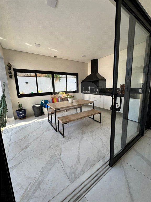 Casa à venda com 3 suítes no condomínio Reserva Central Parque, Salto - SP