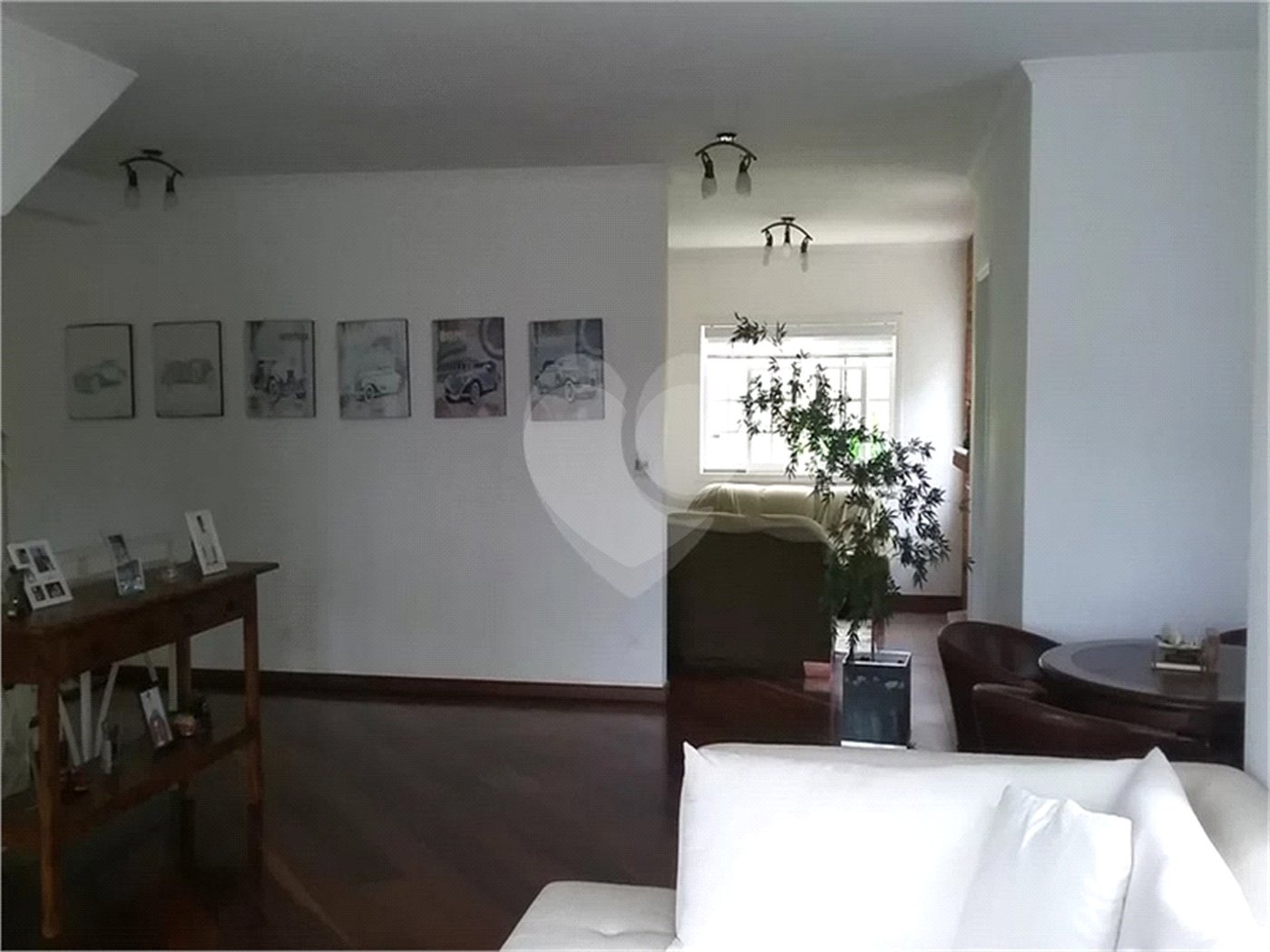 Casa à venda com 4 suítes no condomínio Suíça da Cantareira, Mairiporã - SP