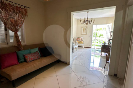 Casa em condomínio à venda com 3 quartos, sendo 2 suítes,  em Peró, Cabo Frio, RJ