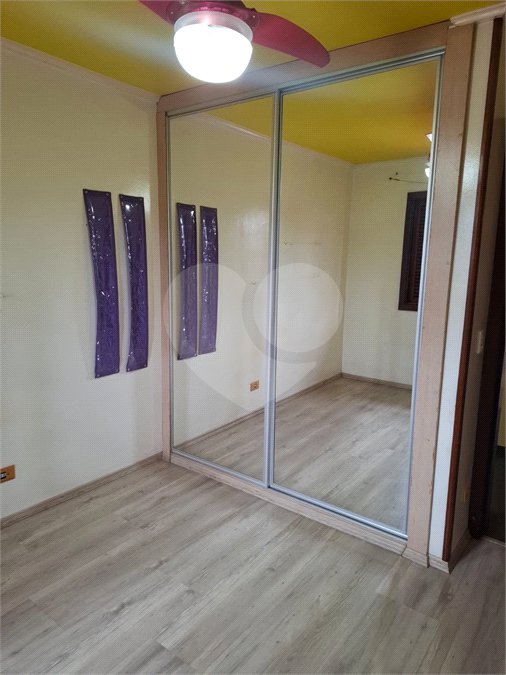 Casa à venda com 4 quartos, sendo 1 suíte, no condomínio Conjunto Residencial Green Village I, Mogi das Cruzes - SP
