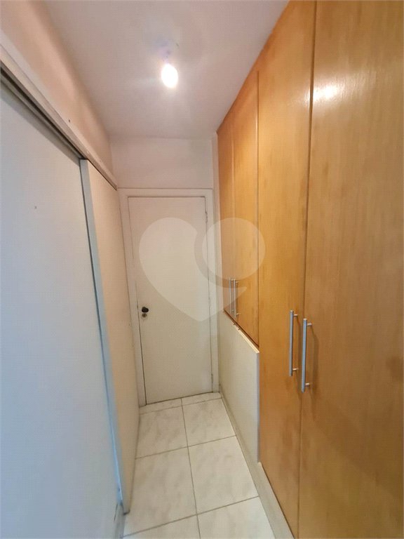 Casa à venda com 3 quartos, sendo 1 suíte, no condomínio Moradas do Ipê, São Paulo - SP