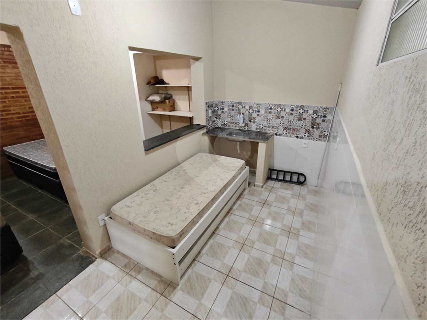 Casa à venda com 4 quartos, sendo 2 suítes,  em Country Residencial Felix, Bom Jesus dos Perdões, SP
