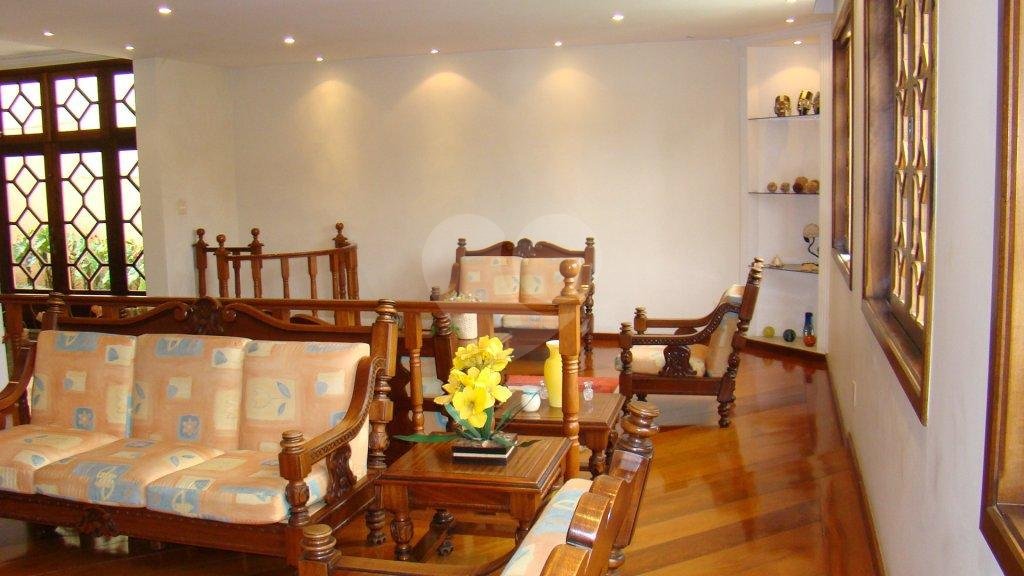 Sobrado à venda com 4 quartos, sendo 2 suítes,  em Alto da Boa Vista, São Paulo, SP