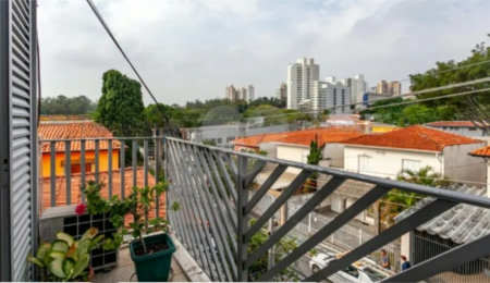 Sobrado à venda com 3 quartos, sendo 2 suítes,  em Aclimação, São Paulo, SP