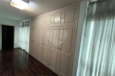 Casa à venda com 5 quartos, sendo 3 suítes,  em Brooklin Paulista, São Paulo, SP