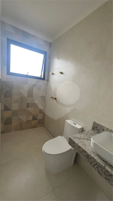Casa à venda com 3 suítes no condomínio Village Itaguaçu, Atibaia - SP