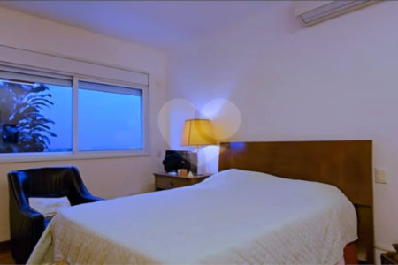 Casa à venda com 4 quartos, sendo 1 suíte, em Jardim Europa, São Paulo, SP