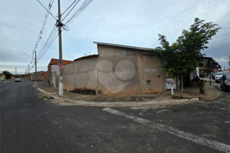 Casa com edícula no Abdelnur.