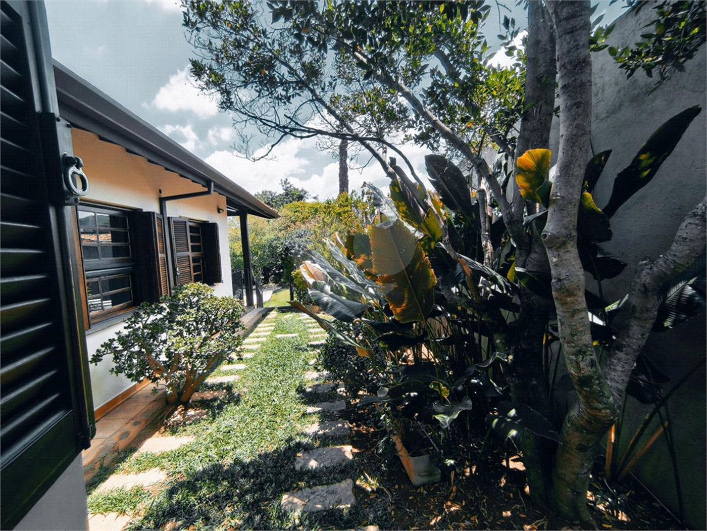 Casa à venda com 4 quartos, sendo 2 suítes, em Jardim Santa Bárbara, Atibaia, SP