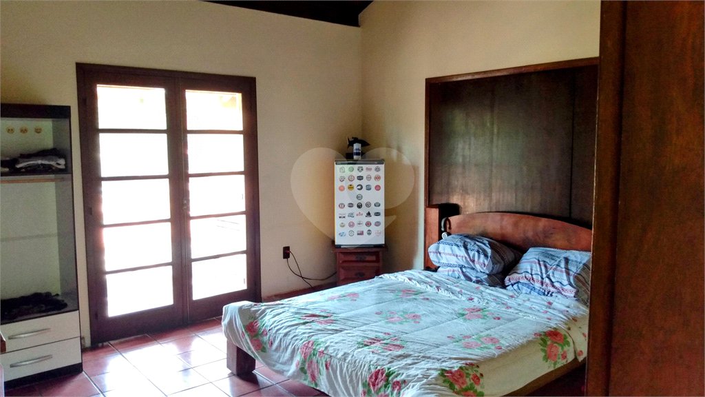 Casa à venda com 4 quartos, sendo 1 suíte, no condomínio Residencial Vale das Laranjeiras, Indaiatuba - SP