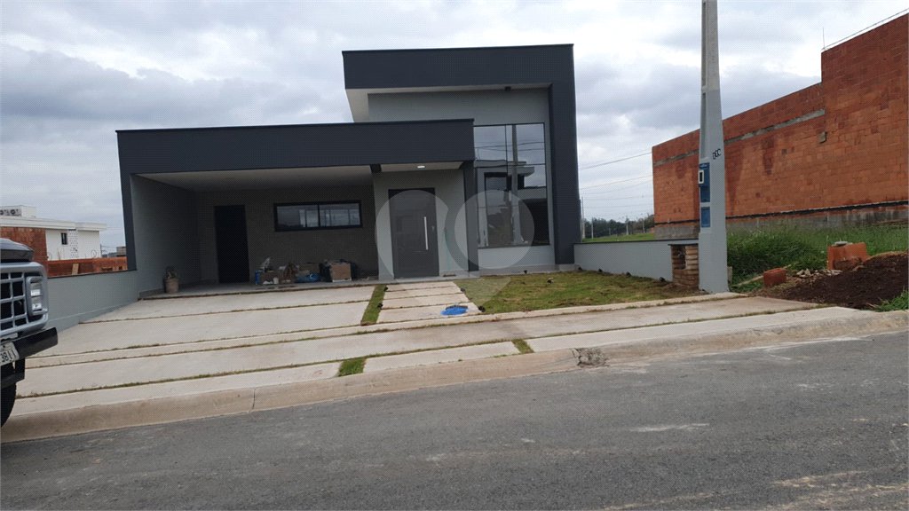 Casa à venda com 3 quartos, sendo 1 suíte, no condomínio Residencial Evidências, Indaiatuba - SP