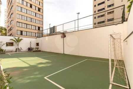 Apartamento à venda com 3 quartos, sendo 1 suíte,  em Moema, São Paulo, SP