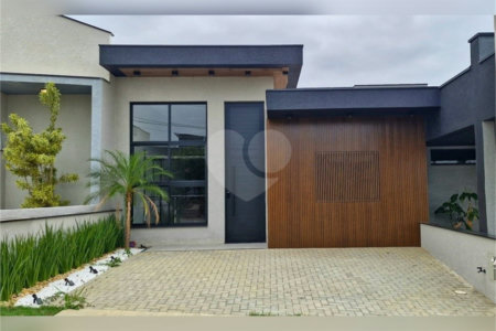 Casa à venda com 3 quartos, sendo 1 suíte, no condomínio Horto Florestal Villagio, Sorocaba - SP