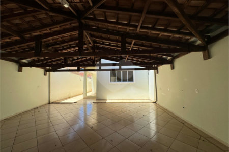 Casa á venda, com 3 dormitórios, no bairro Planalto paraíso em São Carlos.