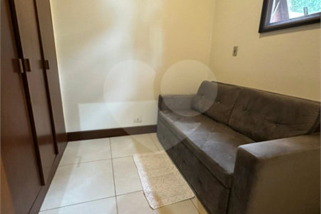 Casa à venda com 4 quartos, sendo 2 suítes,  no condomínio Chacara Marques, Santana de Parnaíba - SP