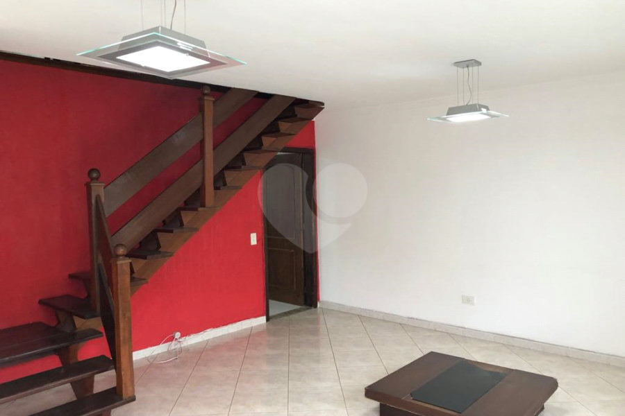 Casa à venda com 3 quartos, sendo 1 suíte, no condomínio Jardim das Pedras, São Paulo - SP