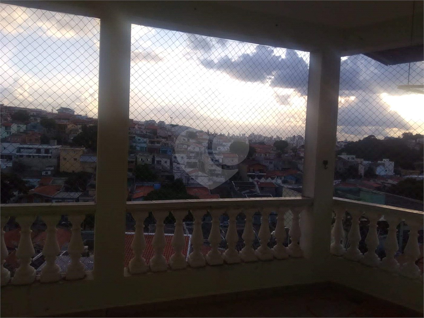 Sobrado à venda com 4 quartos, sendo 1 suíte,  em Jardim Pacaembu, Jundiaí, SP
