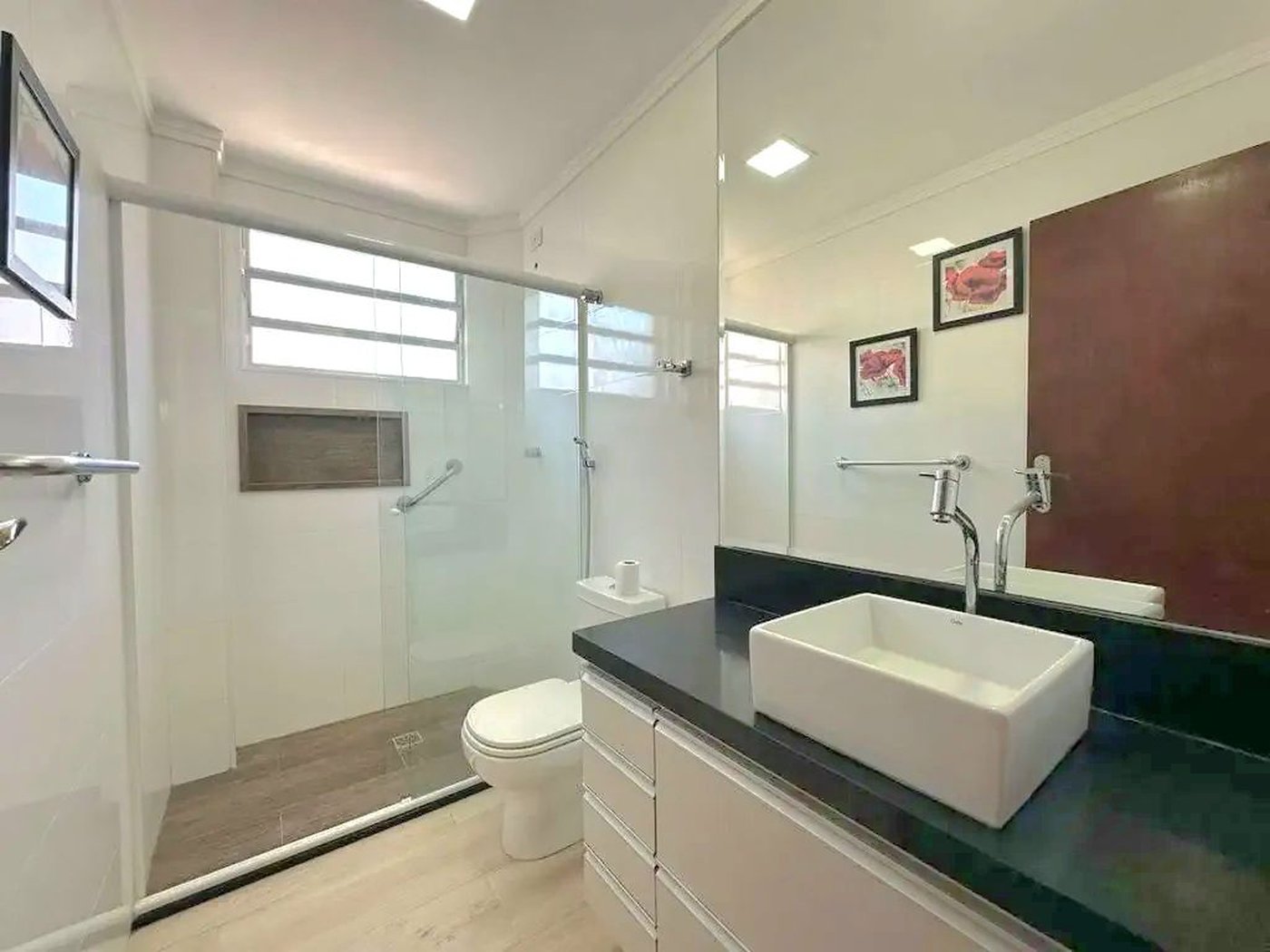 Apartamento perto da praia com 4 dormitórios à venda, 184 m² por R$ 980.000 - Gonzaga - Santos/SP