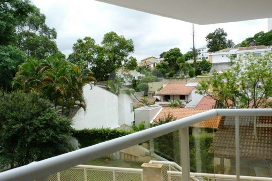 Sobrado à venda com 4 quartos, sendo 3 suítes, em Tremembé, São Paulo, SP
