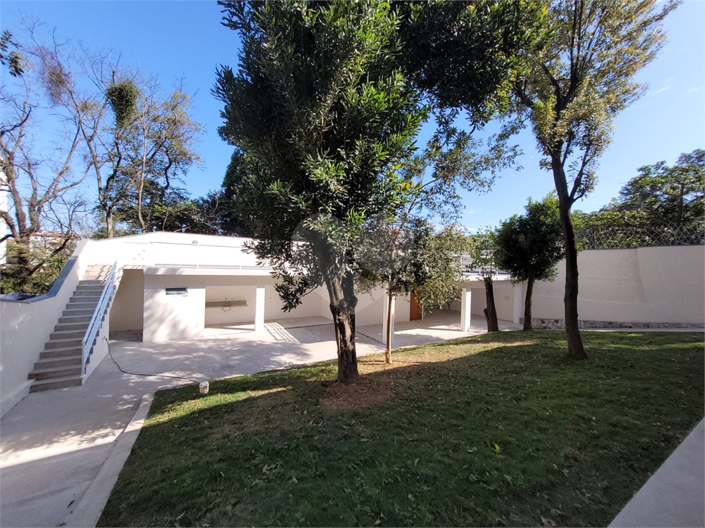 Casa Térrea à venda ou para alugar com 4 quartos, sendo 3 suítes,  em Horto Florestal, São Paulo, SP