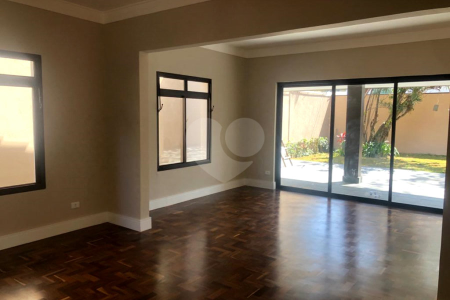 Casa à venda com 4 quartos, sendo 2 suítes,  em Horto Florestal, São Paulo, SP