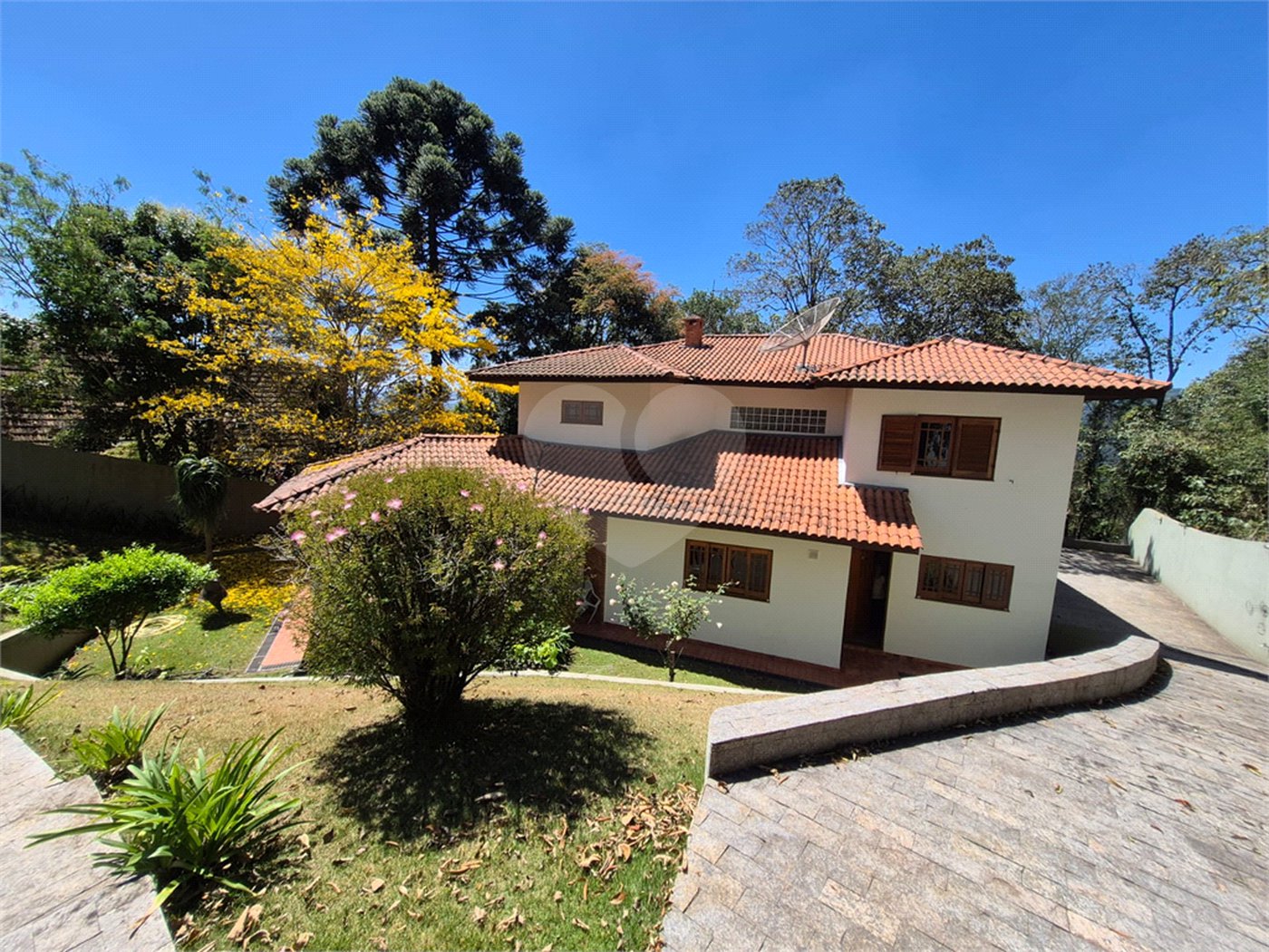 Casa à venda com 4 quartos, sendo 2 suítes, no condomínio Alpes da Cantareira, Mairiporã - SP