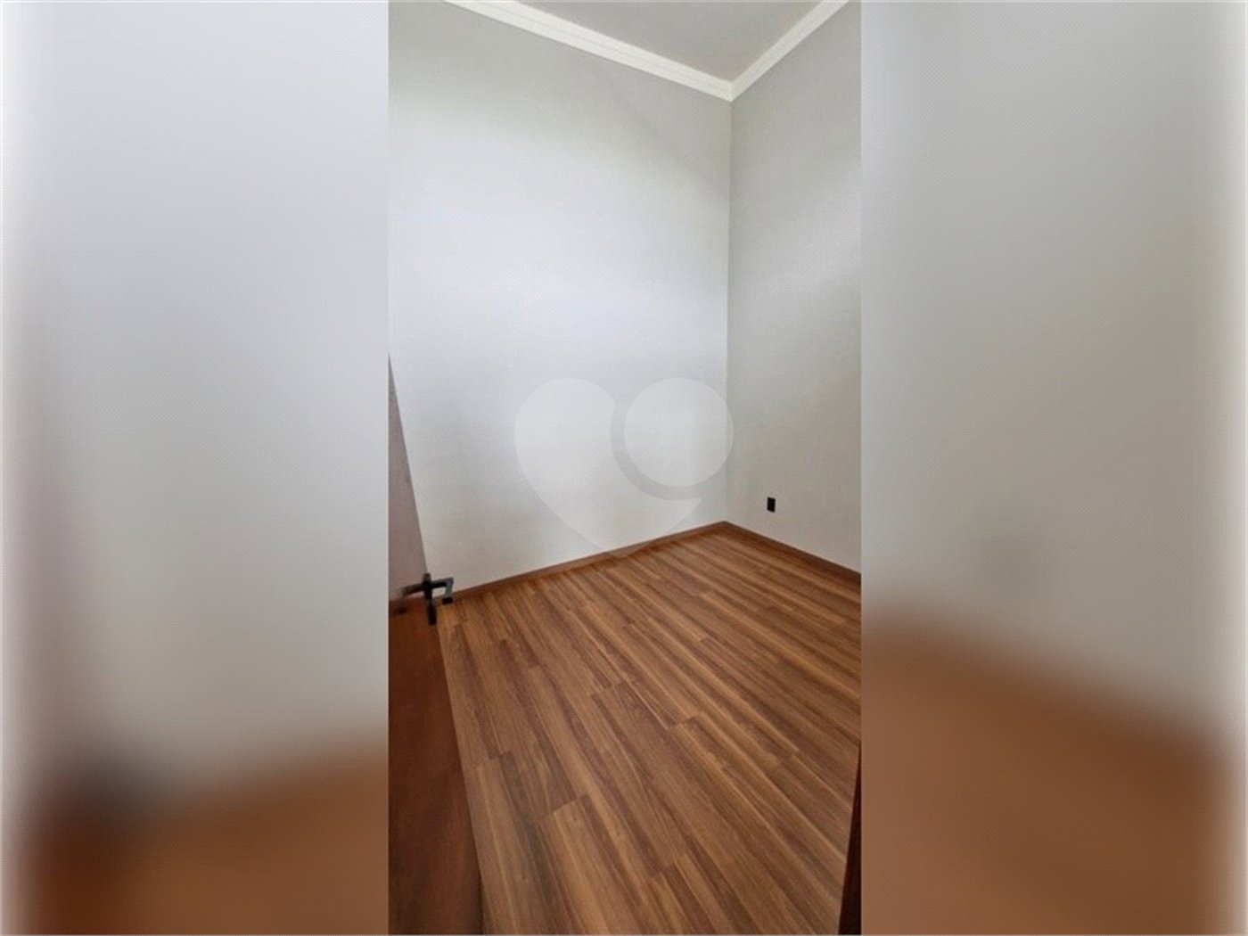 Casa à venda com 3 quartos, sendo 1 suíte, no condomínio Horto Florestal Villagio, Sorocaba - SP