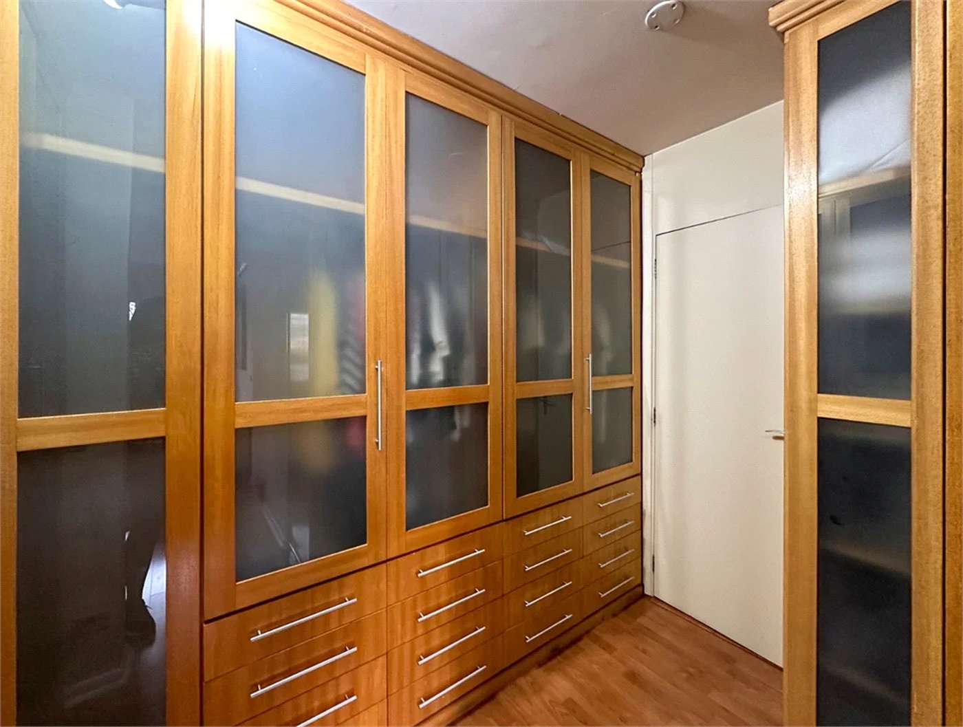 Casa à venda com 3 quartos, sendo 1 suíte, no condomínio Barão do Triunfo, São Paulo - SP
