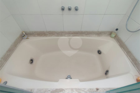 Apartamento à venda com 4 quartos, sendo 3 suítes, em Aclimação, São Paulo, SP