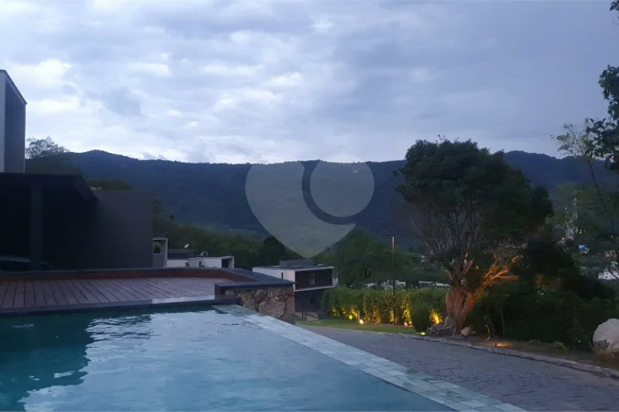 Casa de Alto Padrão com Vista Privilegiada para a Pedra Grande — Atibaia