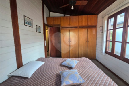 Casa à venda com 3 quartos, sendo 1 suíte, no condomínio Estância Marambaia, Vinhedo - SP