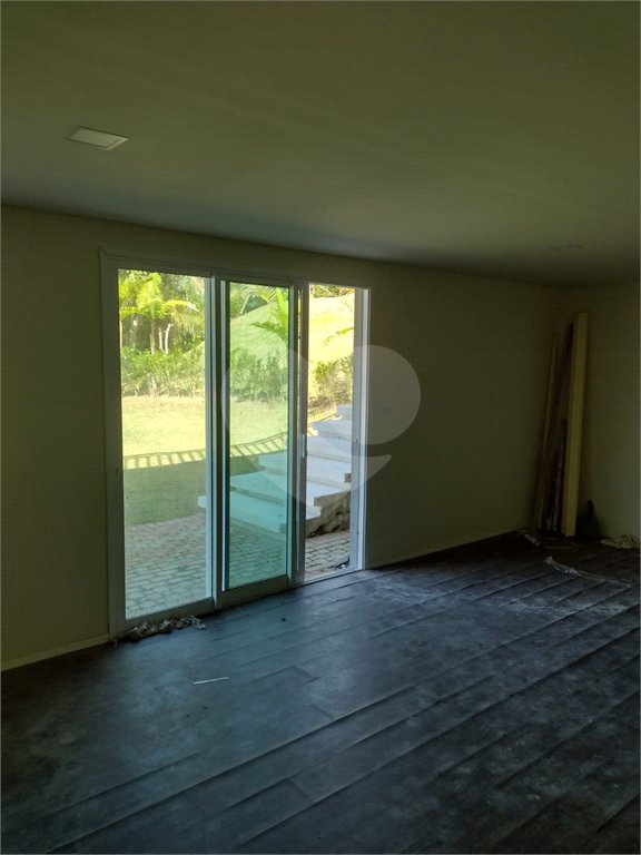 Casa à venda com 5 quartos, sendo 4 suítes, no condomínio Clube Florada Suzano, Suzano - SP